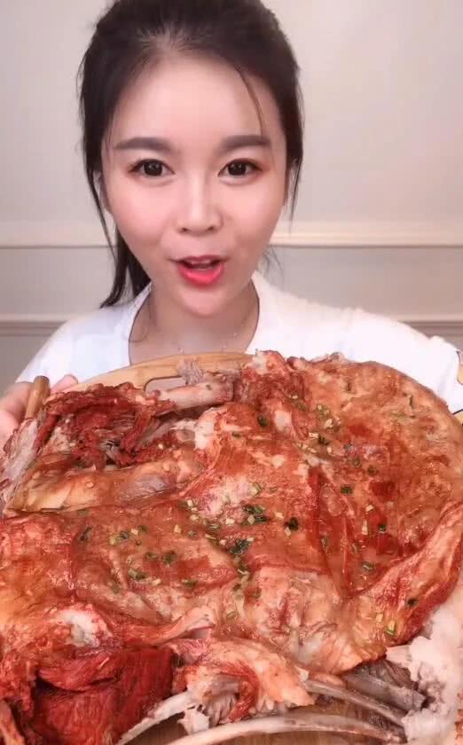 大胃王主播红姐揭秘吃播秘密都催吐对身体伤害很大