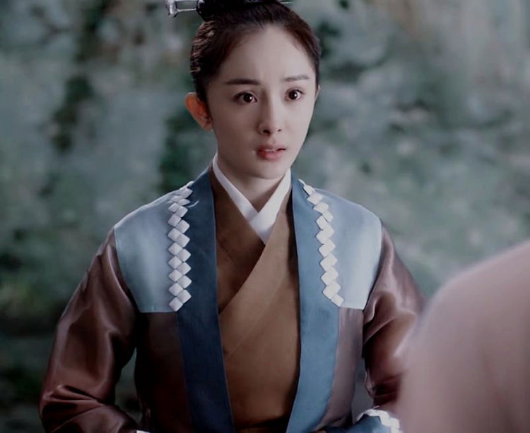 位女星女扮男装,杨幂依旧还是少女样,赵丽颖最