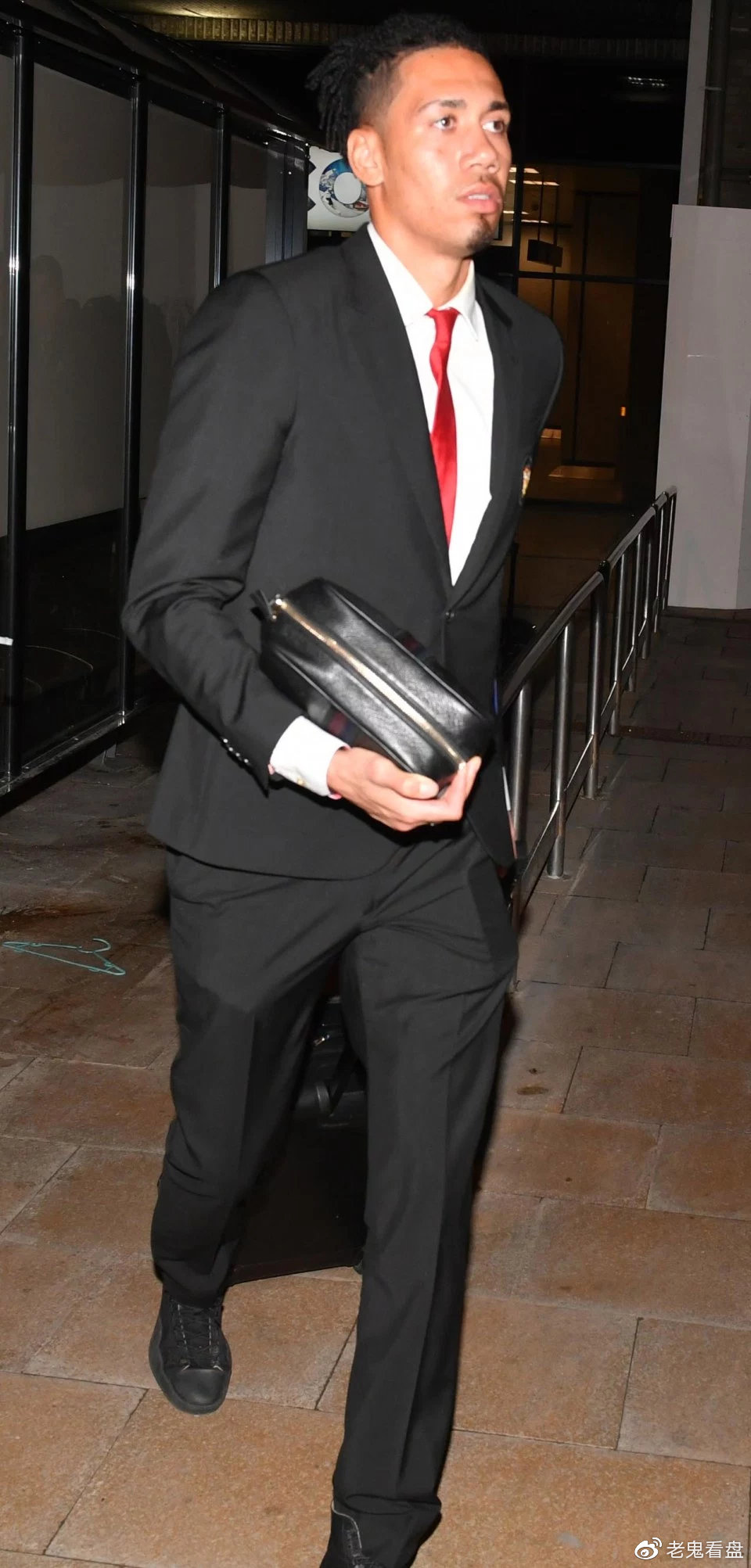 阿什利杨,取得了第一个进球,并且在第二次尝试时,梅西抓住了德赫亚(de