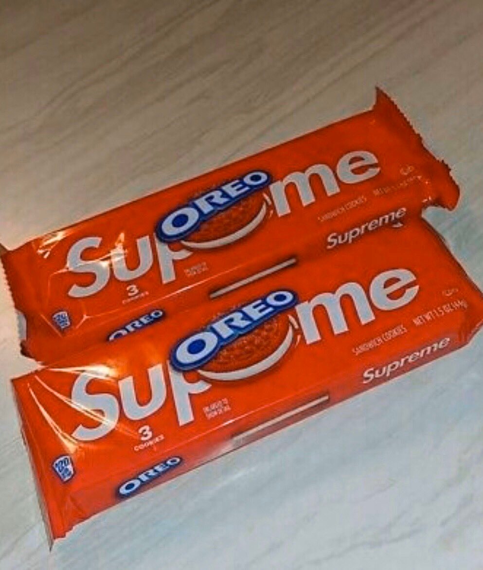 supreme奥利奥实物图据悉每袋有3块奥利奥发售价为8美元