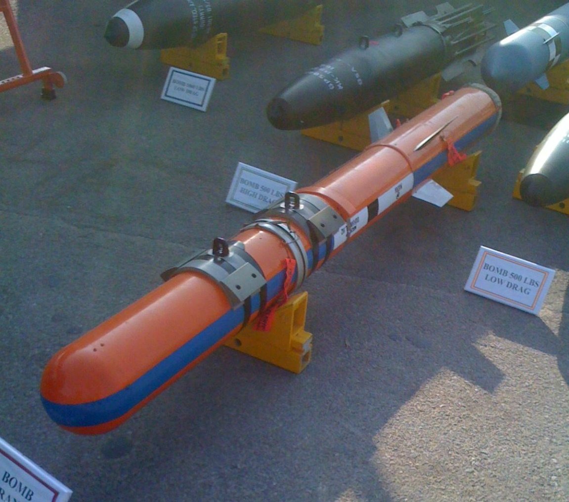 中国最早的钻地炸弹:国产250-4 反跑道炸弹
