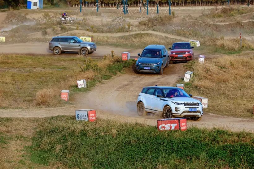 导语2019年11月,由ams驭动汽车携手路虎在上海新动力太仓越野基地举办