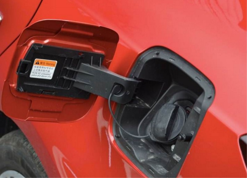 汽车油箱在左在右对车辆本身有什么影响吗?