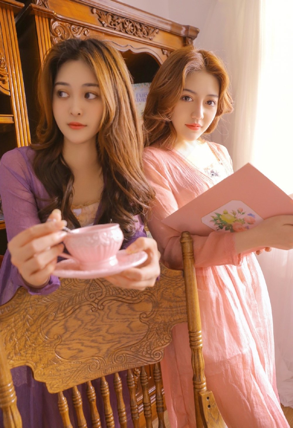 性感姐妹花气质文雅卧室唯美小清新私房写真集