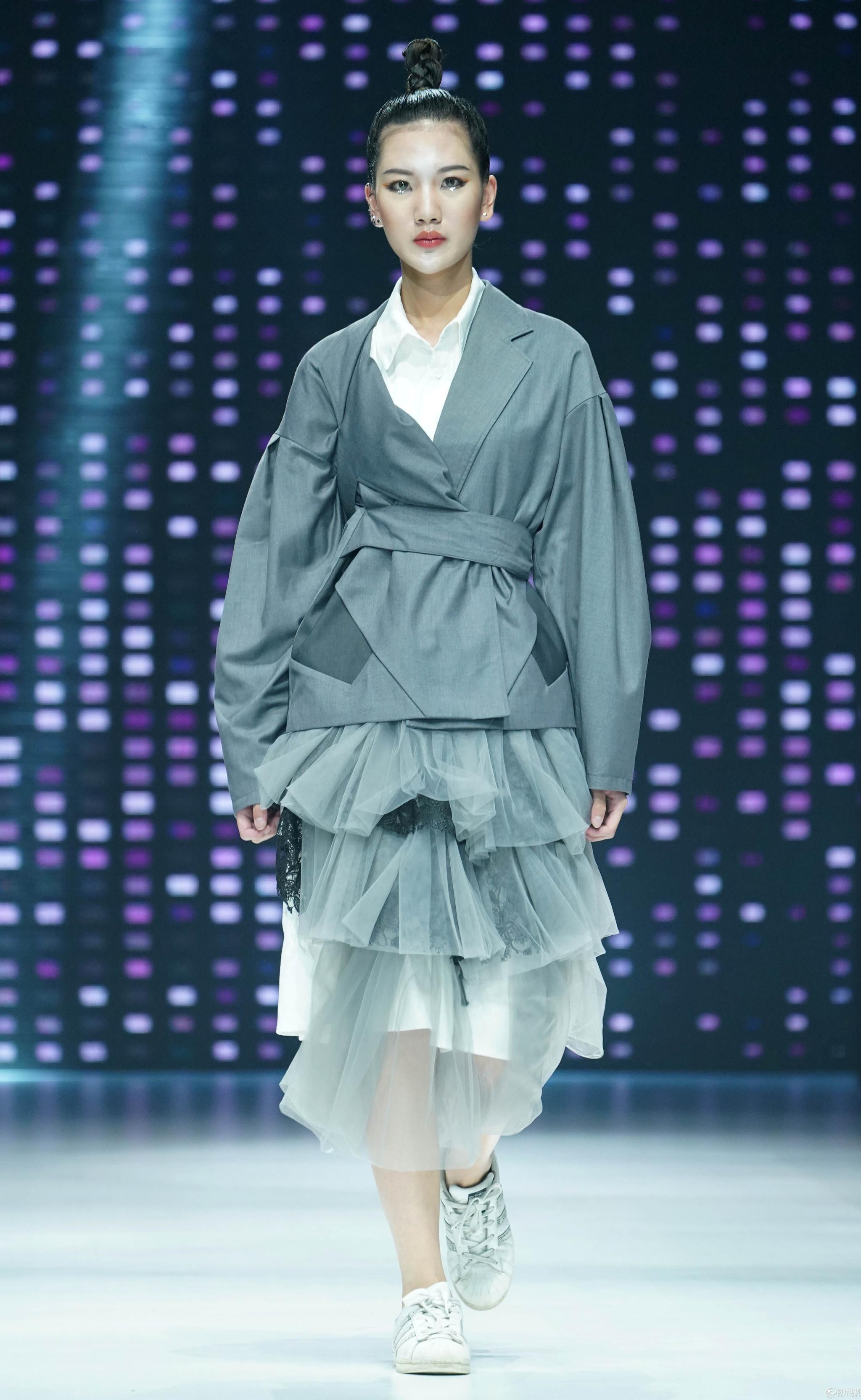 2019首届中国成都大学生时装周拉开帷幕