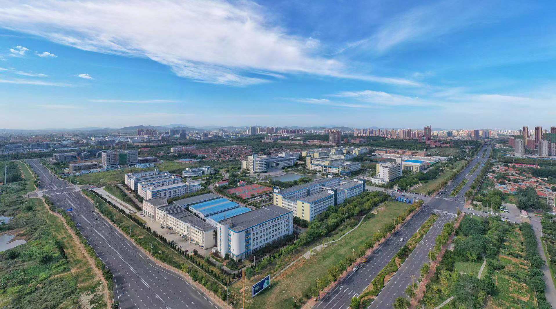 黄海之滨,七星湖畔!航拍烟台职业学院
