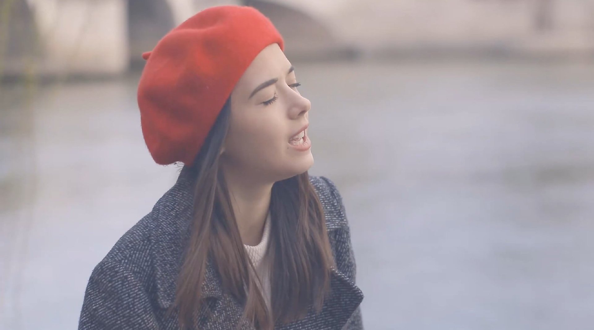 法国美女歌手chloe stafler翻唱美国音乐团体红粉马汀尼(pink martini