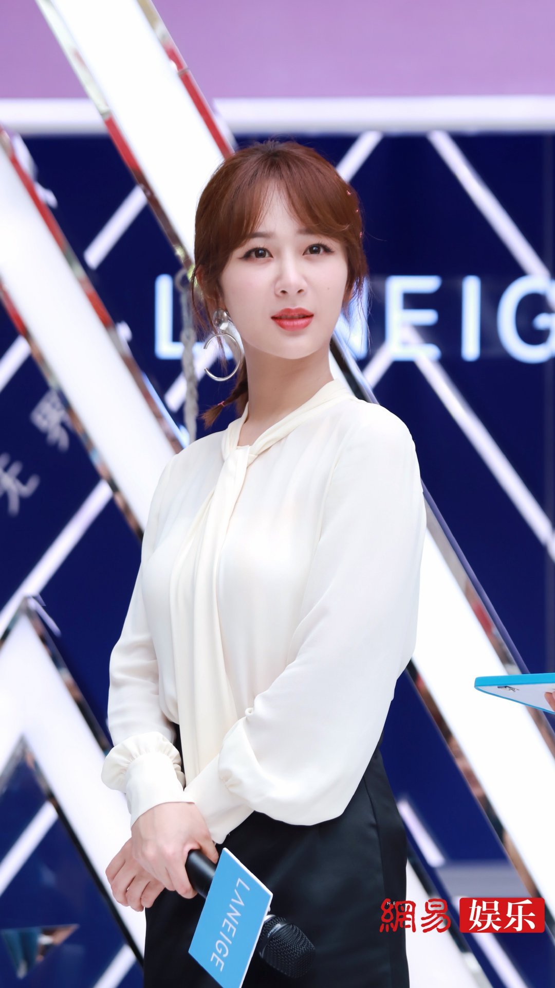 今日份新鲜小猴紫,不仅甜美可爱,还超级暖心|杨紫|可爱|主持人_新浪