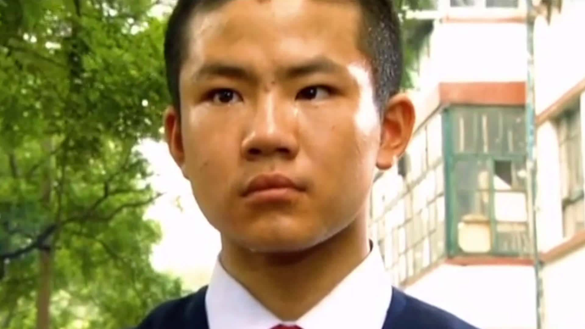 电影《半碗村传奇》学生考上市重点,交不起学费