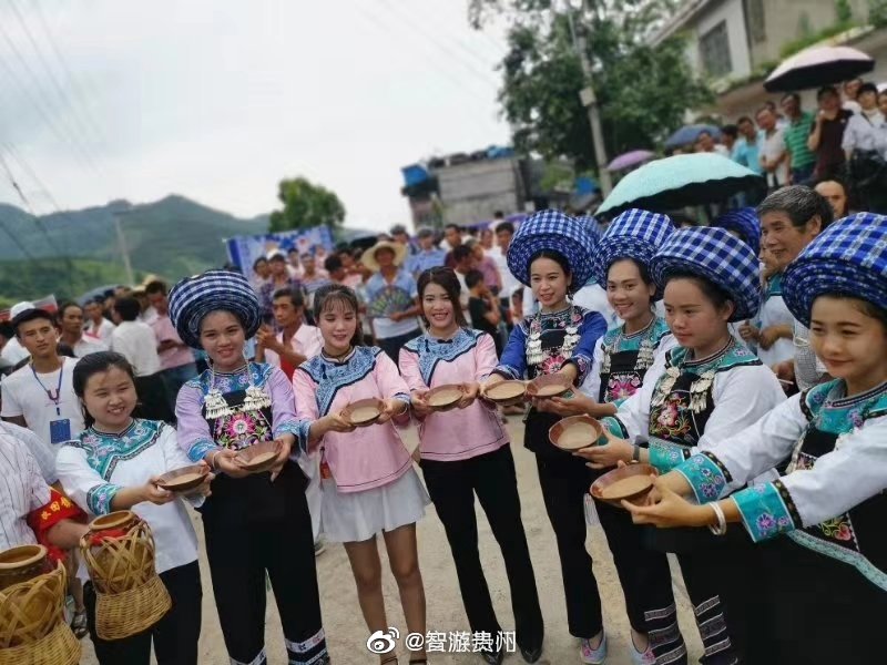 贵州安顺镇宁布依族六月六热情好客这是传统的布依族文化精髓