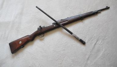 1924年毛瑟公司推出了一种标准型毛瑟步枪,是98式步枪的改良型.