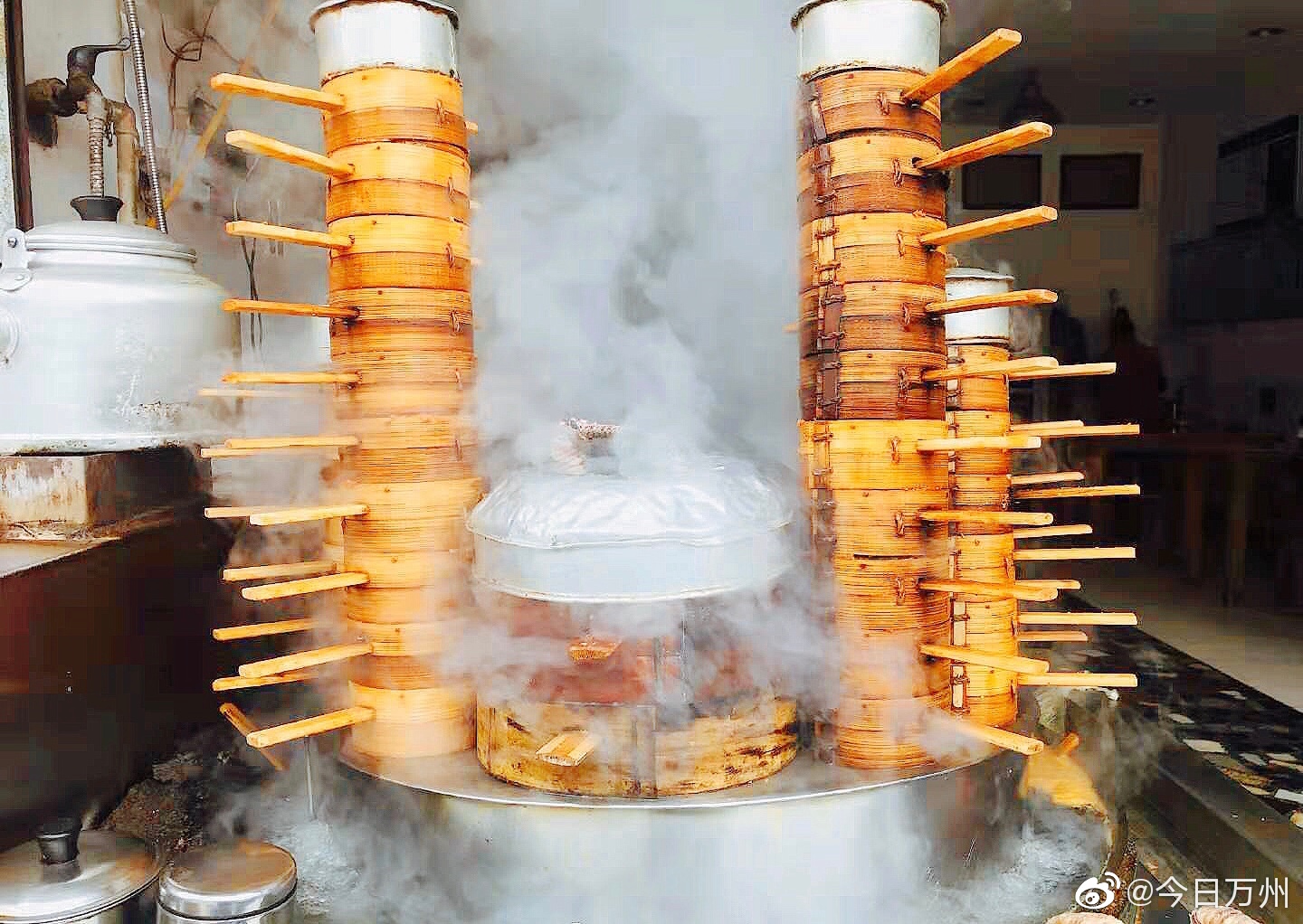 寒冷的冬天吃点热气腾腾的格格儿才安逸