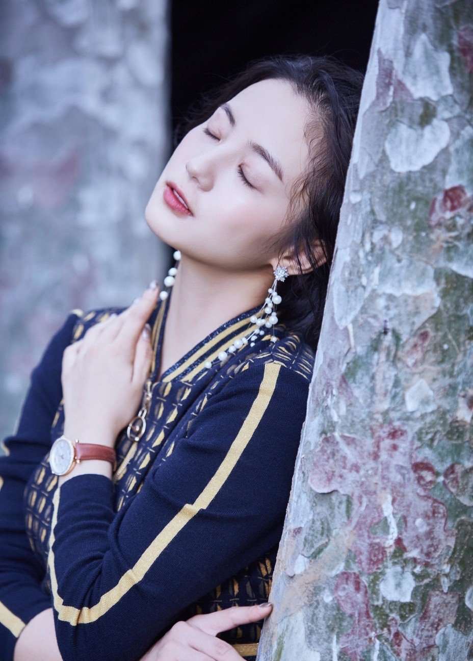 个性短发小骚货美女张雅钦肤白貌美萌妹子诱惑写真集