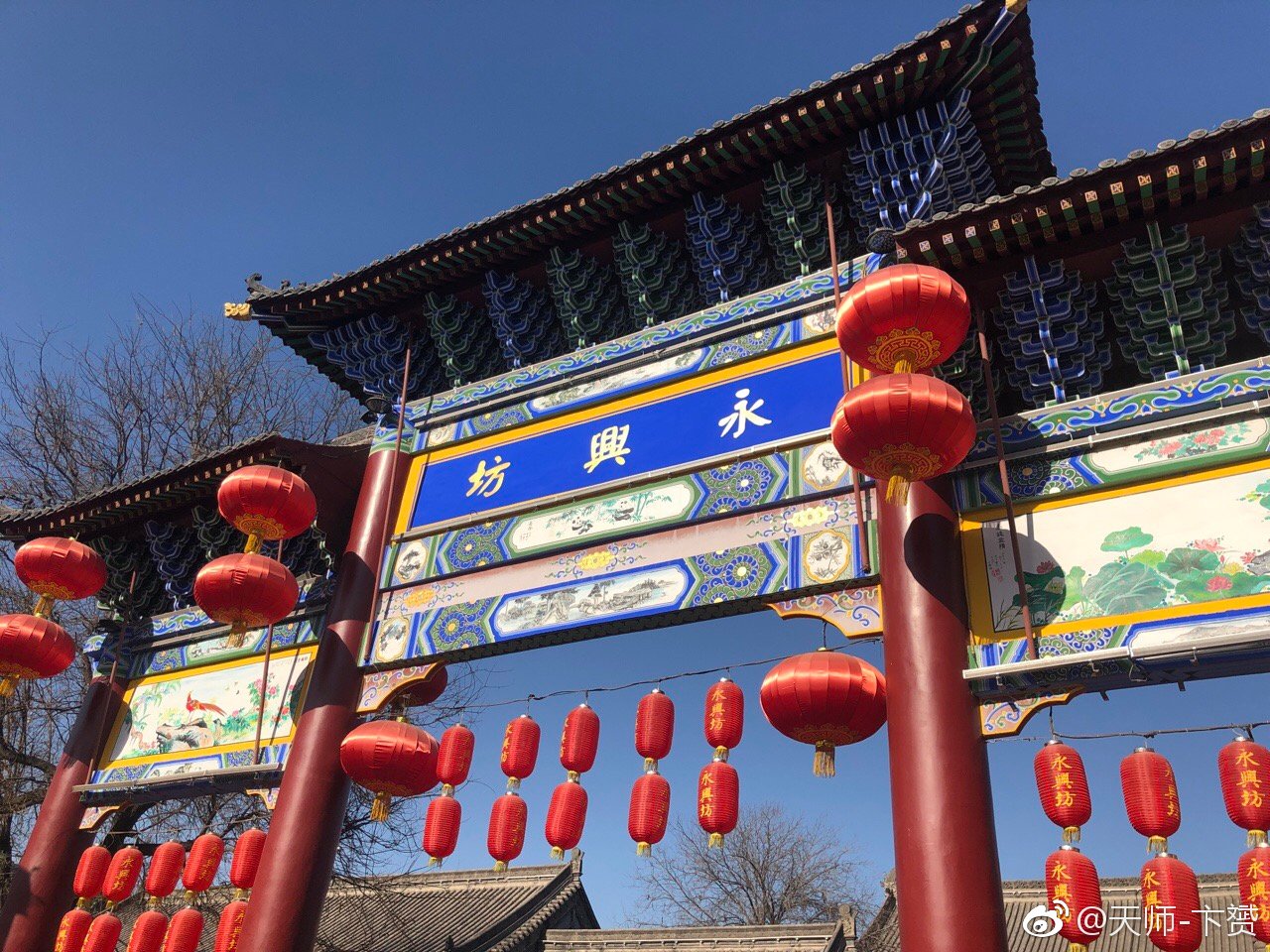 中午在西安的永兴坊,品尝下当地小吃,摔碗酒真摔了不少碗