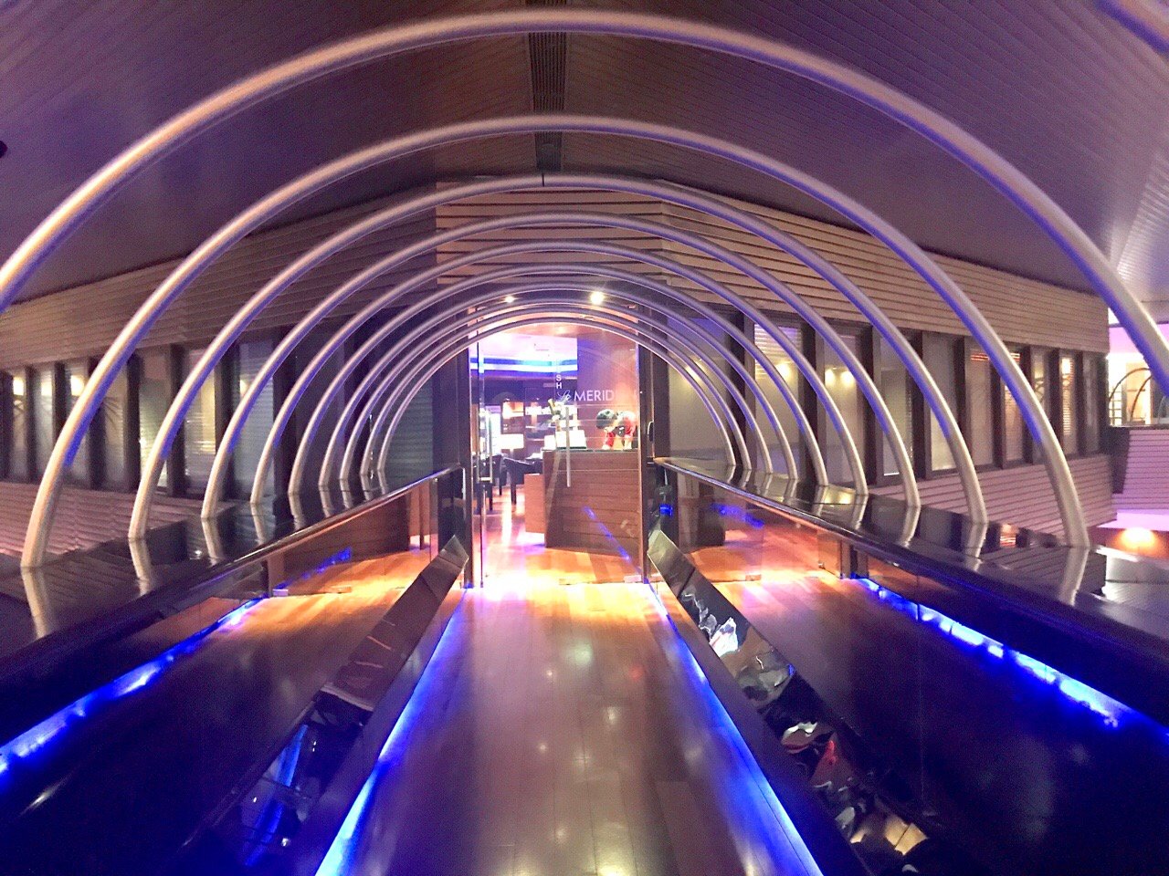 点数免费入住新德里的艾美酒店(le meridian)充满现代感