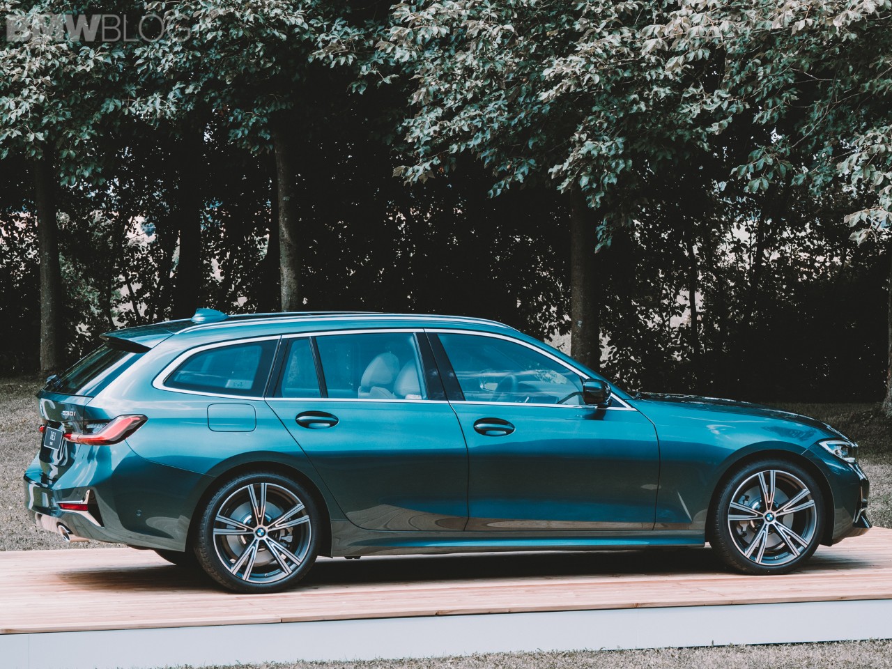 2019 bmw 330i旅行版,1510升超大容量,5.9秒破百!