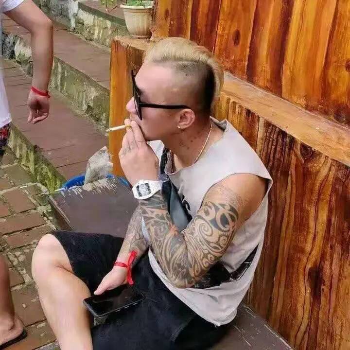 柏佳骏微博晒检讨已不是第一次犯这样错误疑似抽烟照片曝光