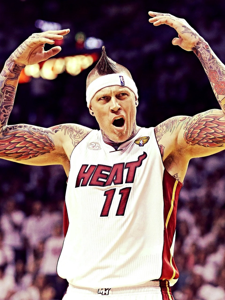 还记得鸟人安德森么那个满身刺青不羁的家伙也发福了