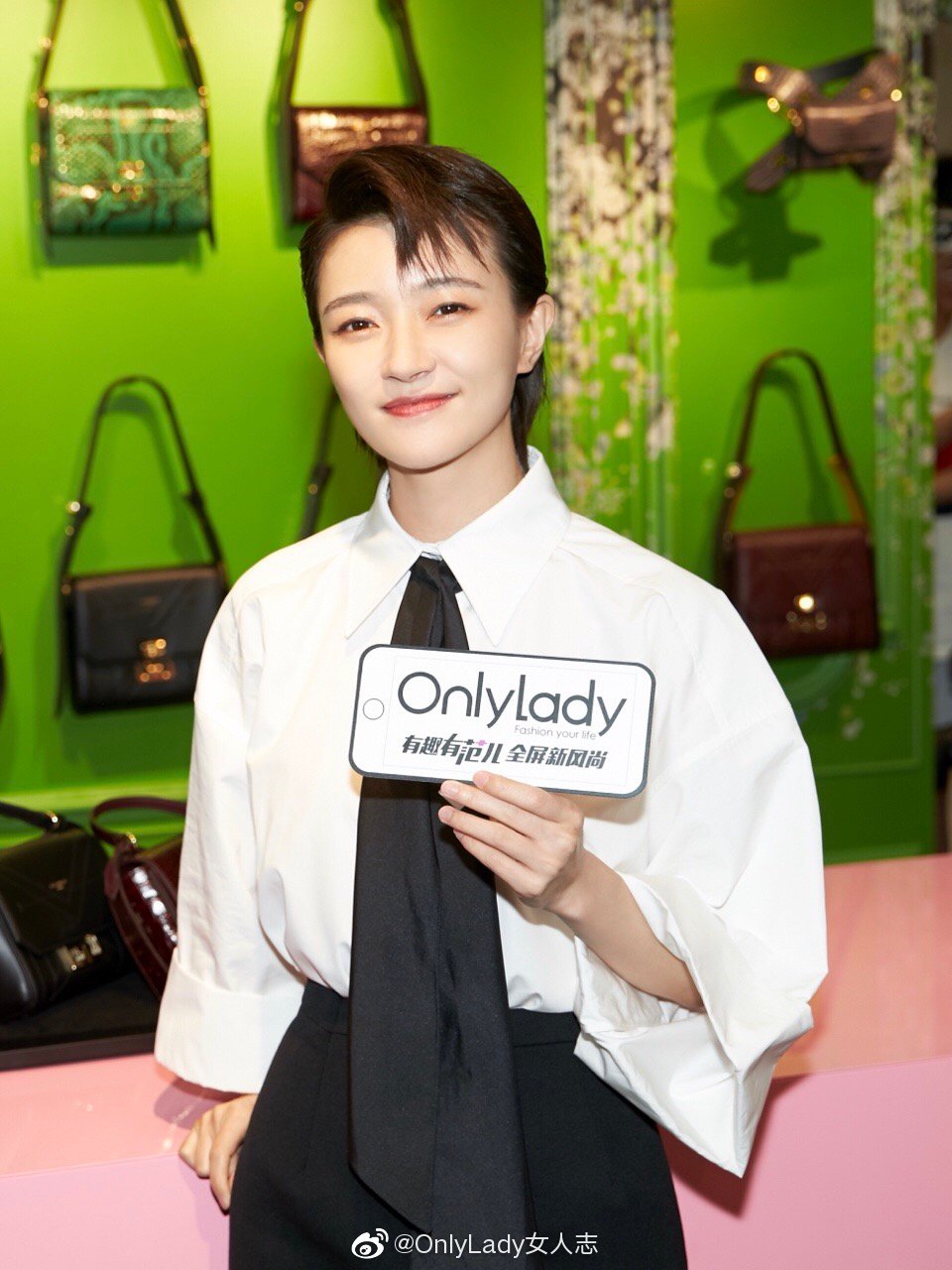 日前,@焦俊艳 在北京出席@givenchy纪梵希 活动