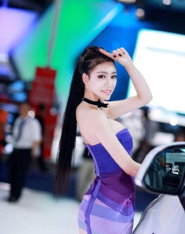 奥德赛车模杨柳细腰,身材看了流口水,兄弟们喜欢吗?