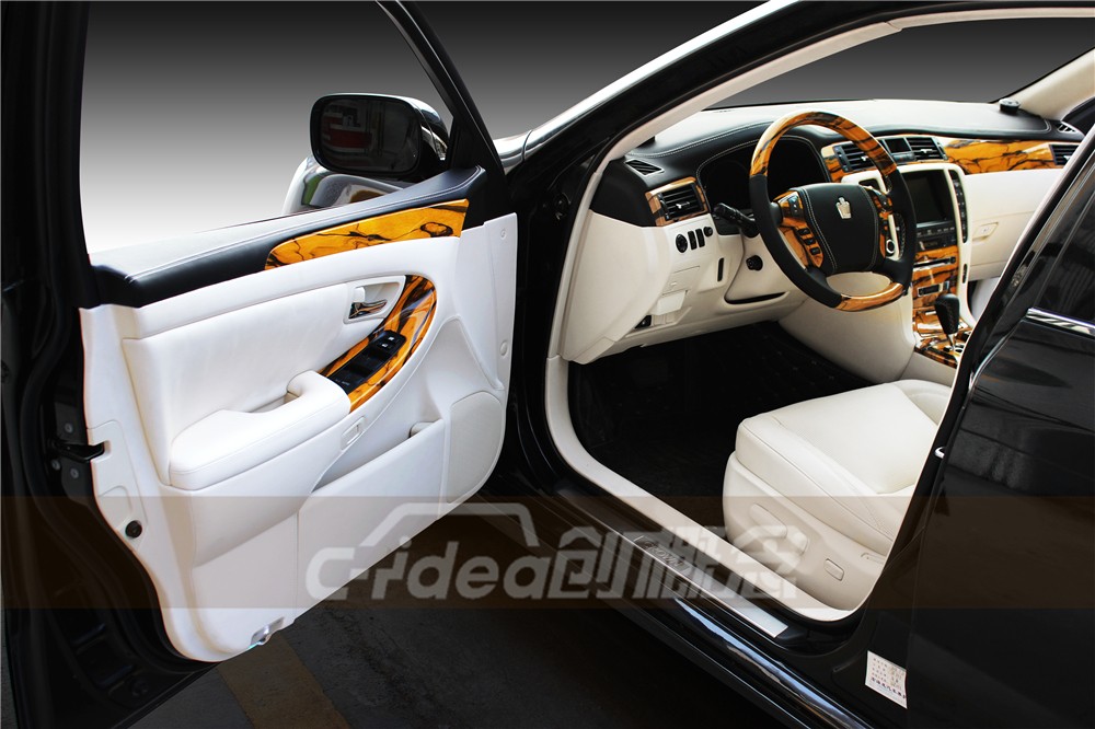 丰田皇冠完成内饰改装,让豹纹桃木搭配更出挑