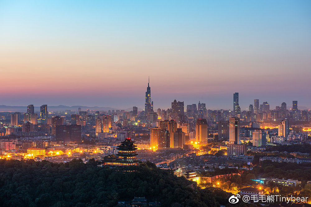 栖霞玩乐与生活成本全攻略，南京栖霞山门票及娱乐地点盘点