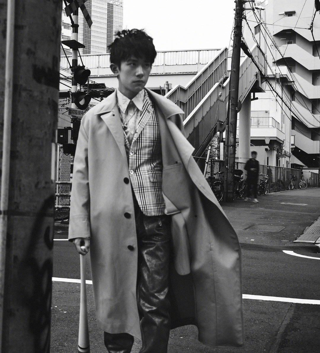 易烊千玺皮卡丘 《时尚先生esquire·fine》内页公开