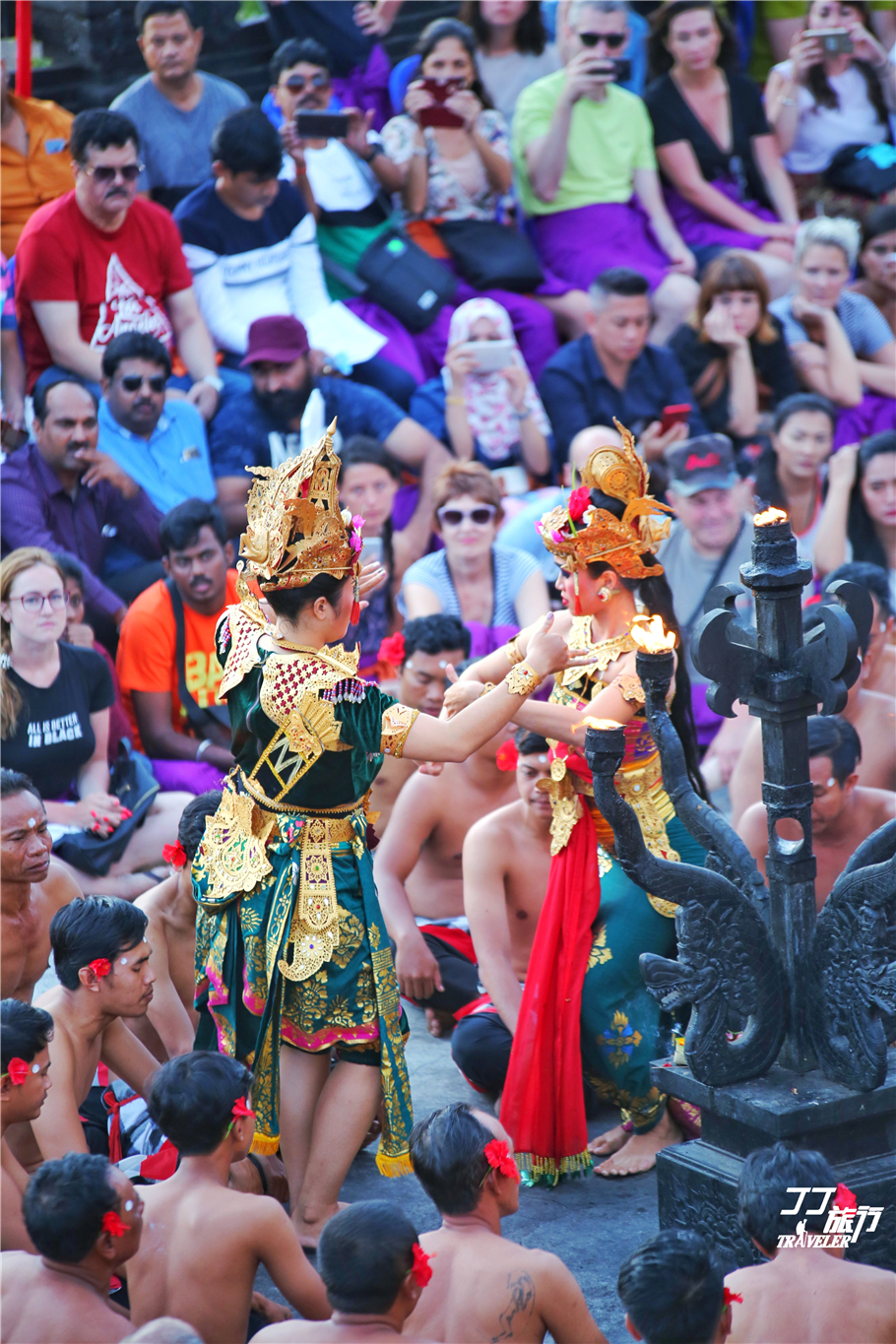 巴厘岛土著舞蹈就是艺术界的奇葩,日落时分与神共舞