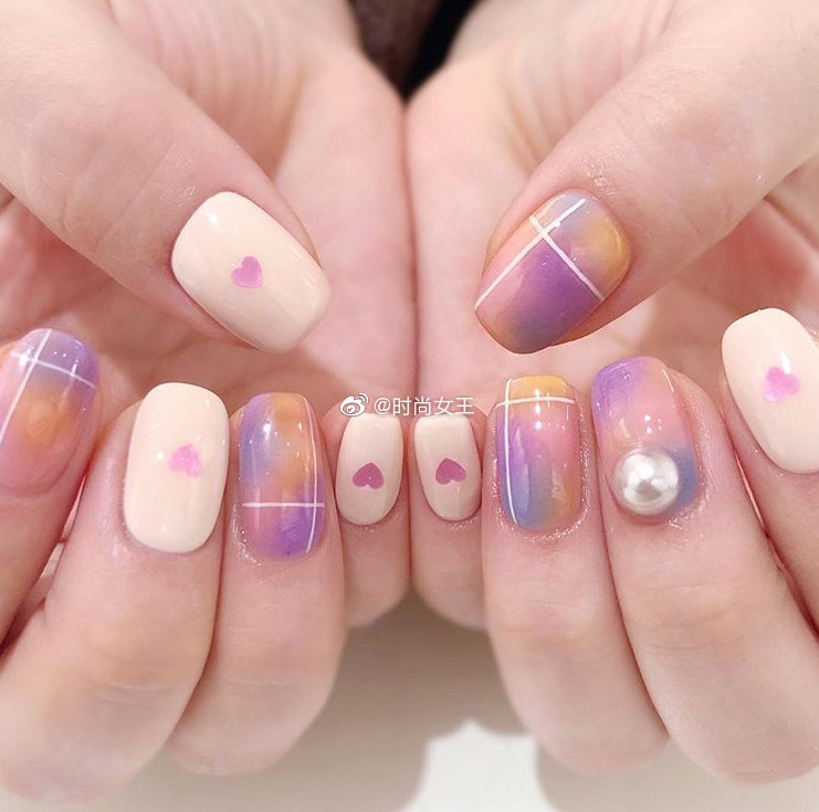 秋冬指尖也要有腔调,格纹美甲涂在指尖比穿在身上更优雅.