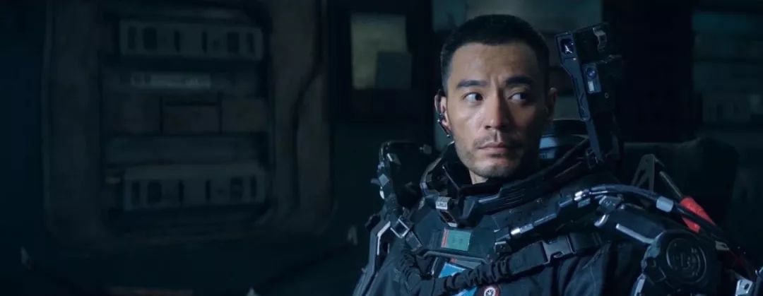《流浪地球》里牺牲最大的演员,极低片酬出演,服装重达70斤