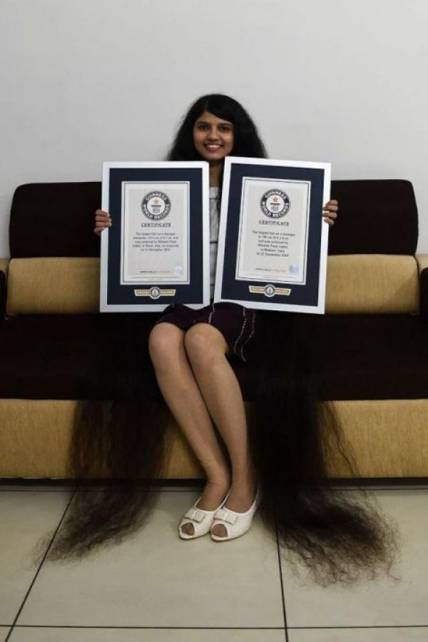 190cm长发少女破世界纪录 亲揭11年没剪原因