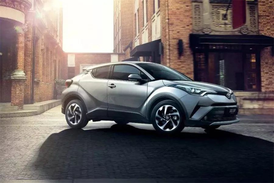 15万级热门小型SUV的个性之选，丰田奕泽购车、养车费用分析！