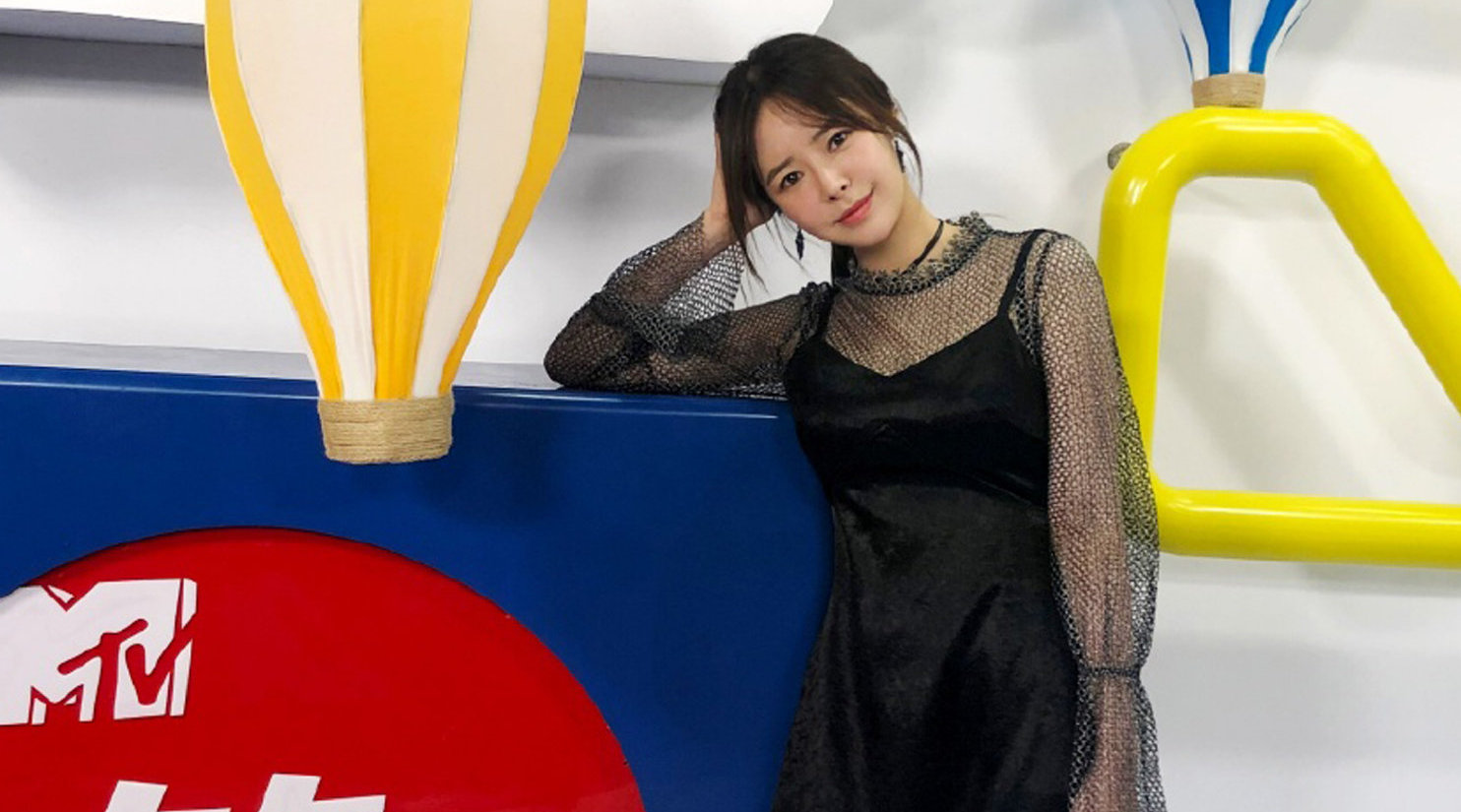 你们的仙儿携新专辑《先走好了》做客《mtv天籁村》"星主打"访谈