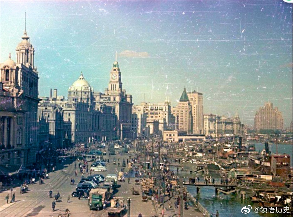 建国初期的上海外滩上都是高楼大厦城市很繁荣
