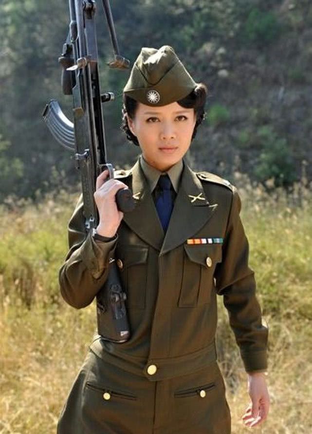 长了一张有星味的脸做单亲妈妈2年今43岁美得前夫高攀不起