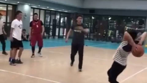 投石车 野球场遇到这样的无解投篮姿势 怎么防守