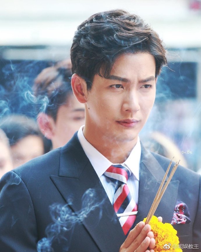 泰星push饰演霸道总裁封腾,aom(李海娜)饰演女主薛杉杉