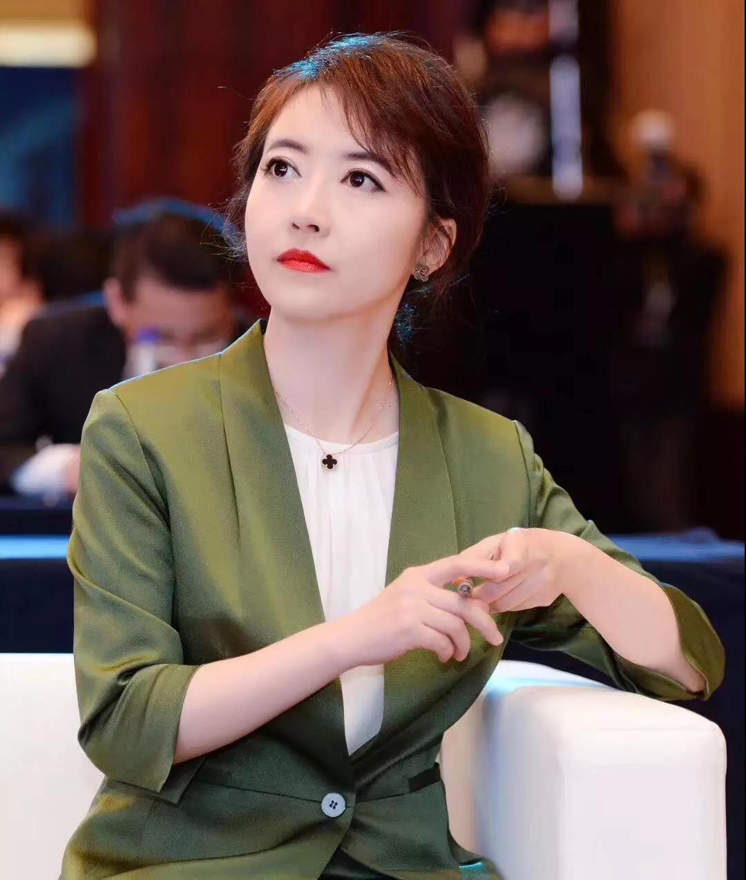 2002 年,张晓楠(左二),李笑来(左三),罗永浩(左四),李丰(右二)在