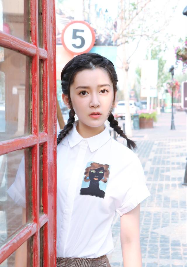 石安妮化身儿童装,这是要过六一吗?