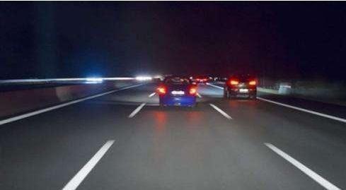 夜间开车为了你和他人的安全,告诉你几条安全行车经验!-新浪汽车