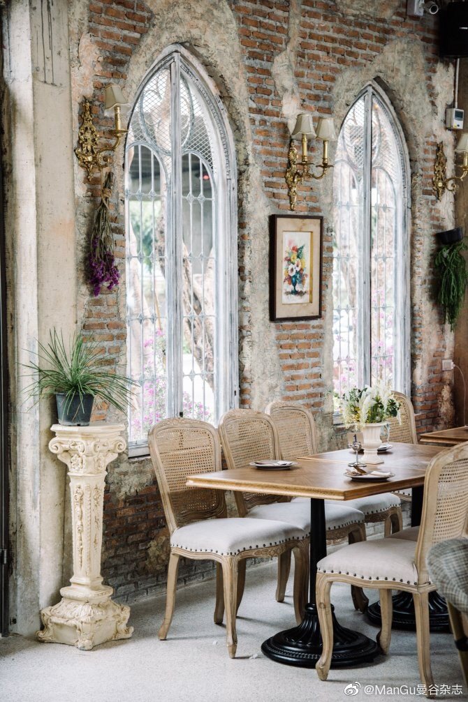 BStory Garden Café & Restaurants是一家拥有古典欧洲氛围的餐厅