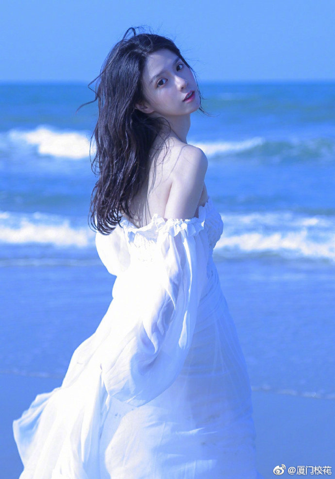 她叫杨潇甜94年就读于广西财经学院身高165cm你觉得几分