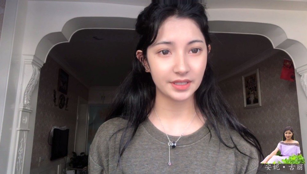 新疆人家里铺满地毯，充满了脚臭味？古丽打扫起来工程量不小！_新浪新闻