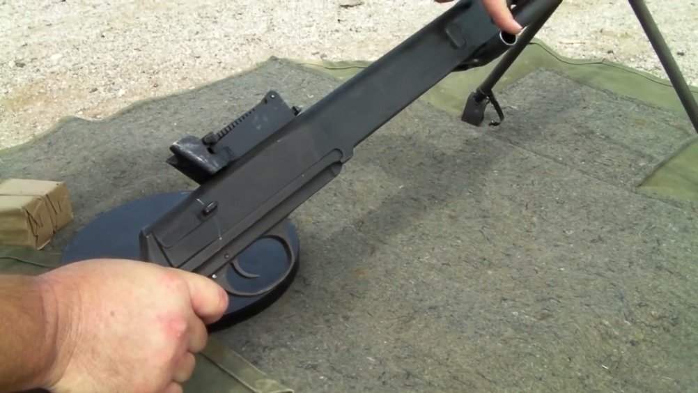 捷格加廖夫的dp-28机枪,在绝地求生中被称为大盘鸡