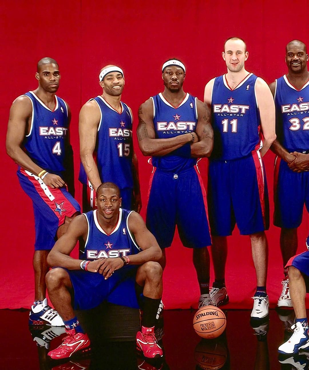 2005年的东西部全明星阵容!东部的c位是艾弗森,西部的c位是纳什.