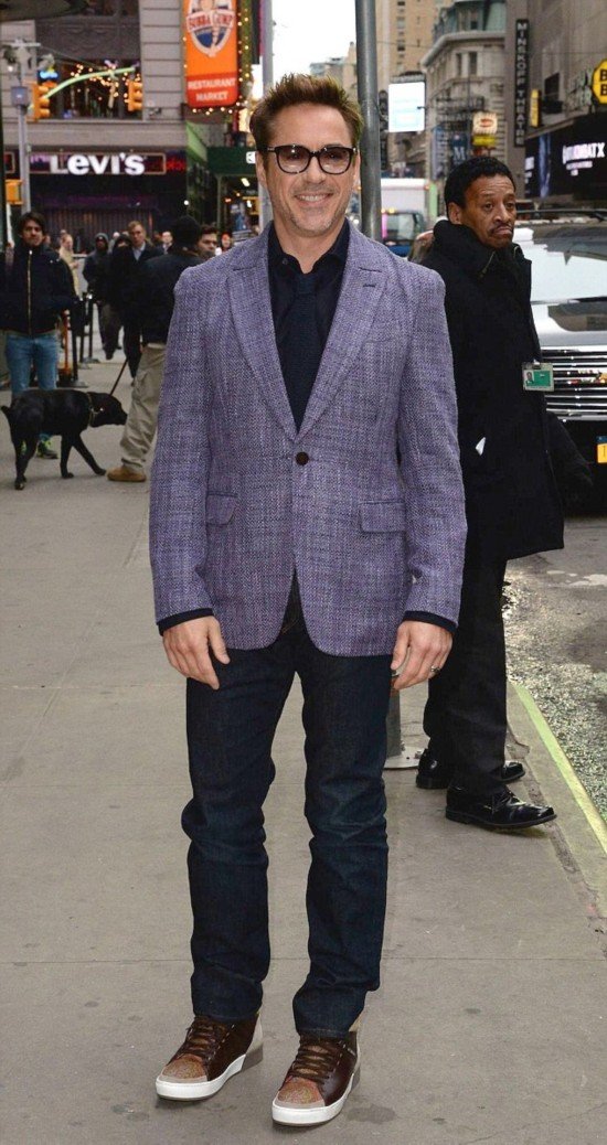 小罗伯特唐尼,日常的穿着一般都会搭配高帮的运动鞋