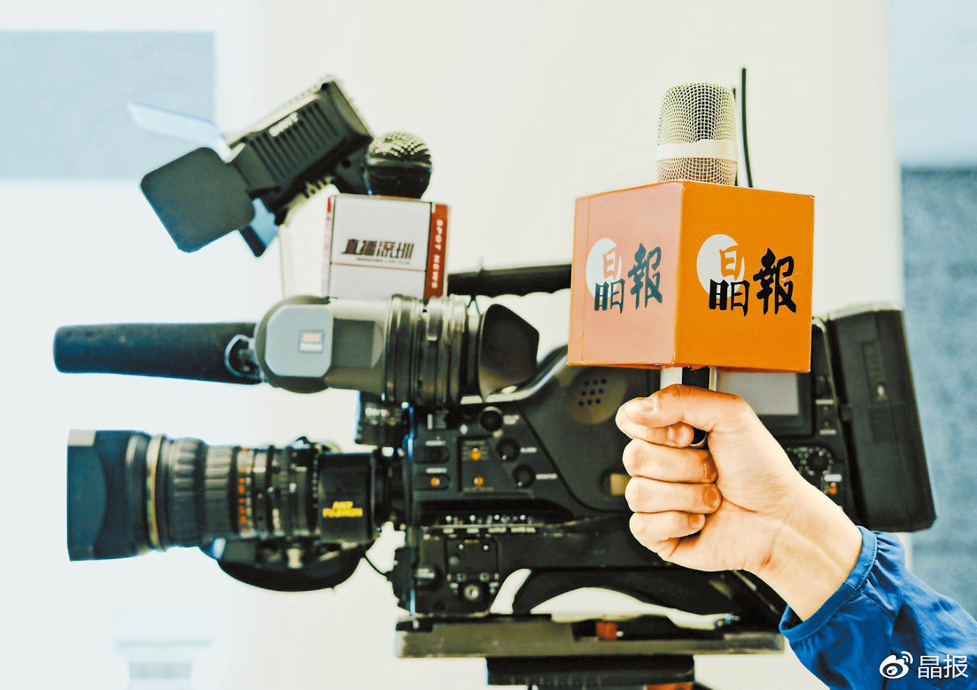 晶报全媒体首次全方位出击 爆款频出让你更贴近两会