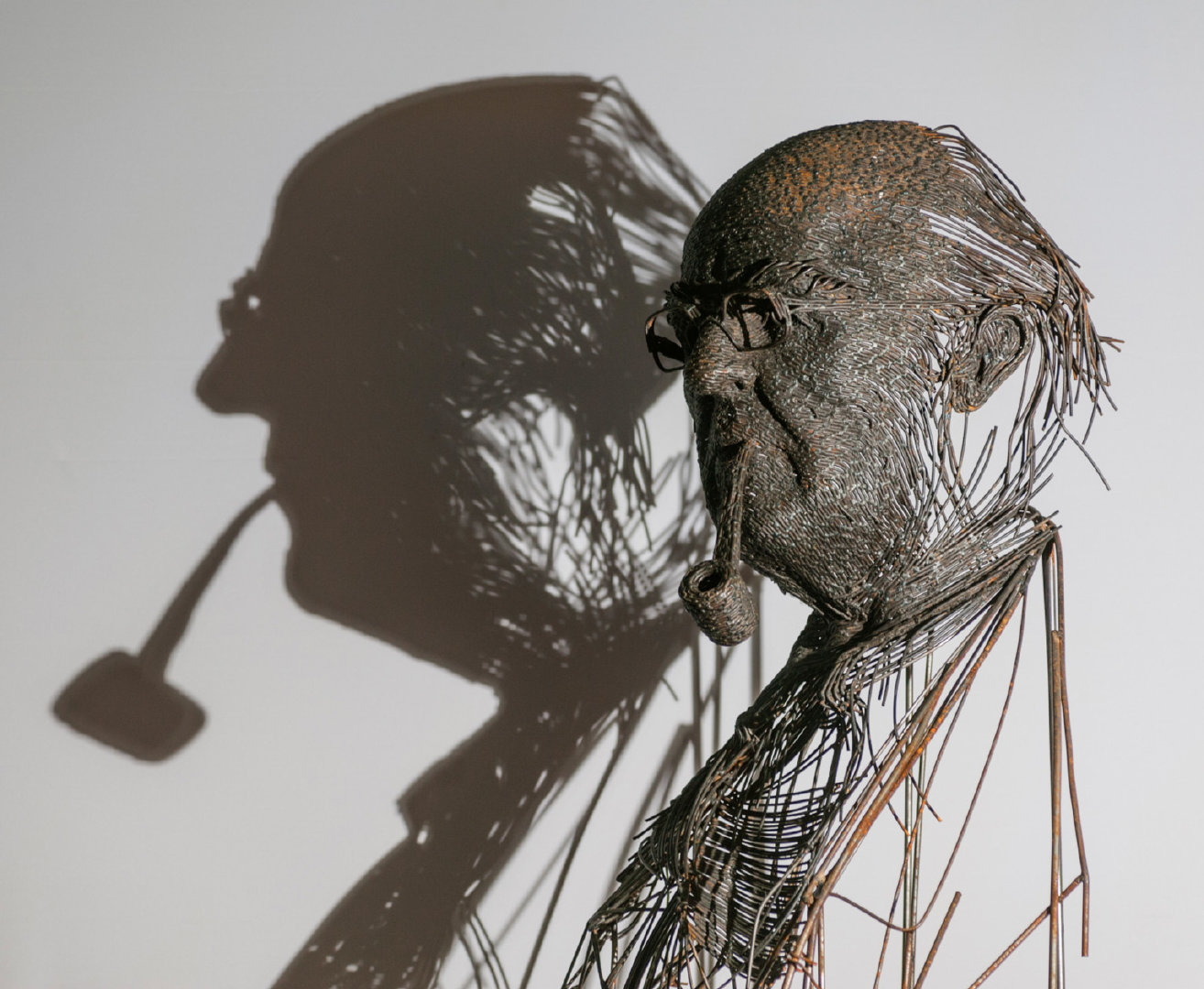 将当代艺术和古典艺术的元素结合让金属雕塑丝赋予艺术生命来自罗马