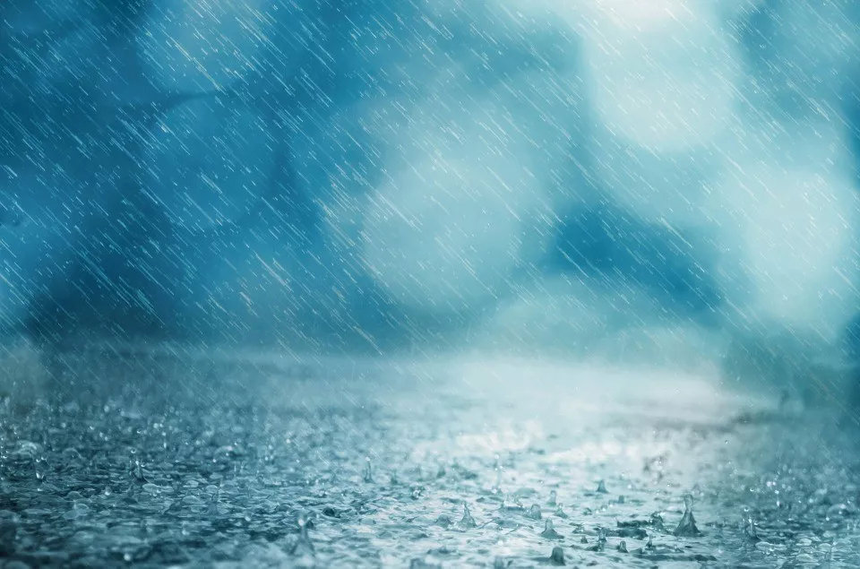 雨中前行如何最大程度减少淋雨?掌握一点,下次不再淋成落汤鸡