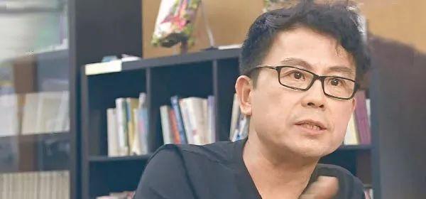 54岁黄一山照顾重病儿子十余年如今不老童颜变沧桑